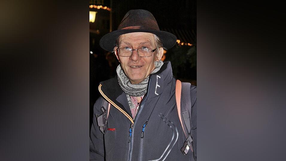 Am Donnerstagabend ist der Landshuter Christkindlmarkt eröffnet worden. Am Donnerstagabend ist der Landshuter Christkindlmarkt eröffnet worden.