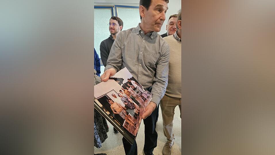 Martin Rauchwerk zeigt Bilder früherer Treffen. Martin Rauchwerk zeigt Bilder früherer Treffen.