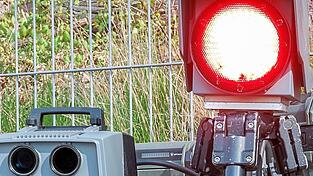 Sind Blitzgeräte in der Ludwigstraße zu empfindlich und 'scharf' eingestellt ? Einige Bürger sehen das so. Sind Blitzgeräte in der Ludwigstraße zu empfindlich und 'scharf' eingestellt ? Einige Bürger sehen das so.