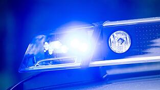 Nach der Kontrolle am Wochenende ermittelt die Polizei wegen unerlaubten Umgangs mit Abfällen. (Symbolbild)
