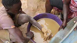 Wer von Kinderarbeit profitiert, soll durch das Gesetz zur Rechenschaft gezogen werden können. (Symbolbild) Wer von Kinderarbeit profitiert, soll durch das Gesetz zur Rechenschaft gezogen werden können. (Symbolbild)