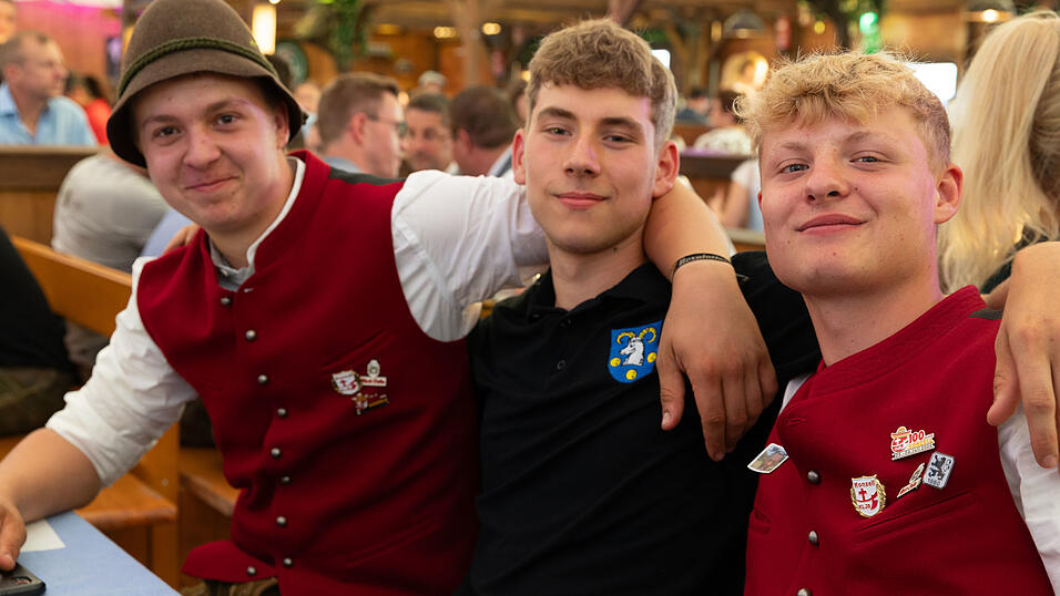 Die Partybilder vom Dienstag, 11. August, aus dem Festzelt Wenisch. Die Partybilder vom Dienstag, 11. August, aus dem Festzelt Wenisch.