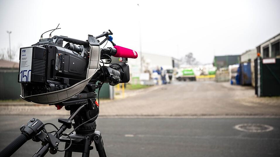 An unbekannter Stelle auf dem Gelände eines Entsorgungsbetriebes ist ein toter Säugling im Müll gefunden worden. An unbekannter Stelle auf dem Gelände eines Entsorgungsbetriebes ist ein toter Säugling im Müll gefunden worden.