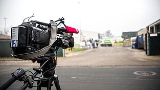 An unbekannter Stelle auf dem Gelände eines Entsorgungsbetriebes ist ein toter Säugling im Müll gefunden worden.