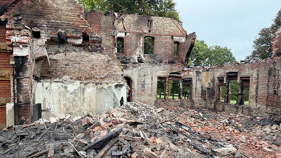 Vom ehemaligen Jagdschloss Thiergarten stehen nur noch Au&szlig;enmauern. Wie realistisch ist ein Wiederaufbau?