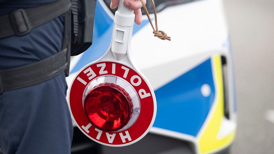 Die Polizei stoppte den Kleintransporter auf der A3. (Symbolbild) Die Polizei stoppte den Kleintransporter auf der A3. (Symbolbild)