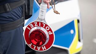 Die Polizei stoppte den Kleintransporter auf der A3. (Symbolbild)