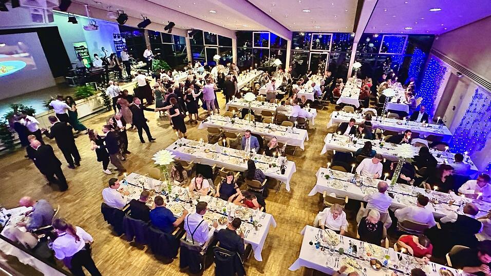 Das Auge isst bekanntlich mit: Die &uuml;beraus gelungene Deko von Maren Breu und ihren Helferinnen wurde dem exklusiven Men&uuml; gerecht.