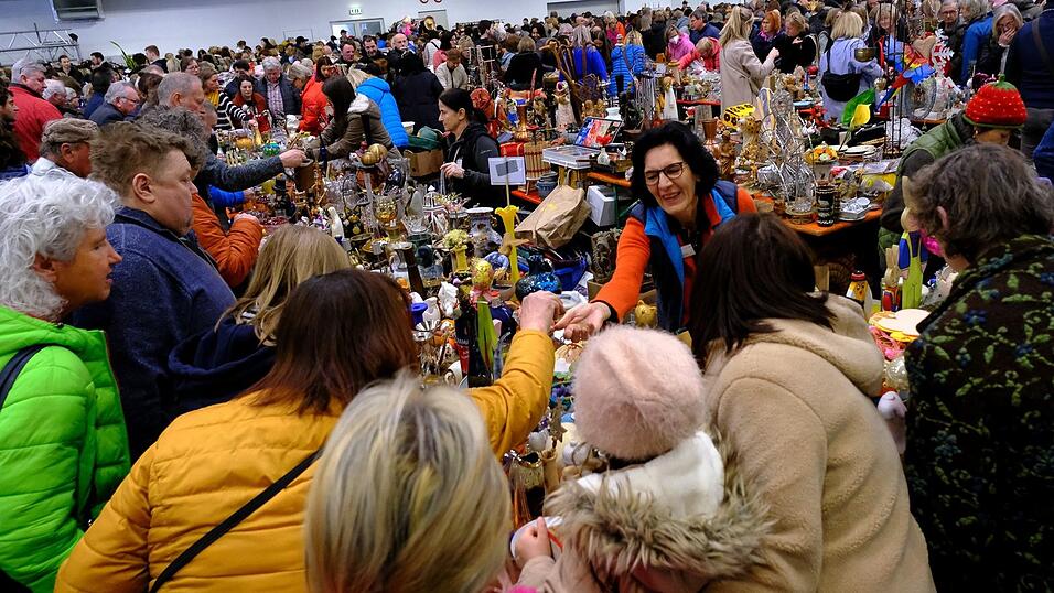 Der 45. Lions-Trödelmarkt: Ein Spektakel für den guten Zweck. Der 45. Lions-Trödelmarkt: Ein Spektakel für den guten Zweck.