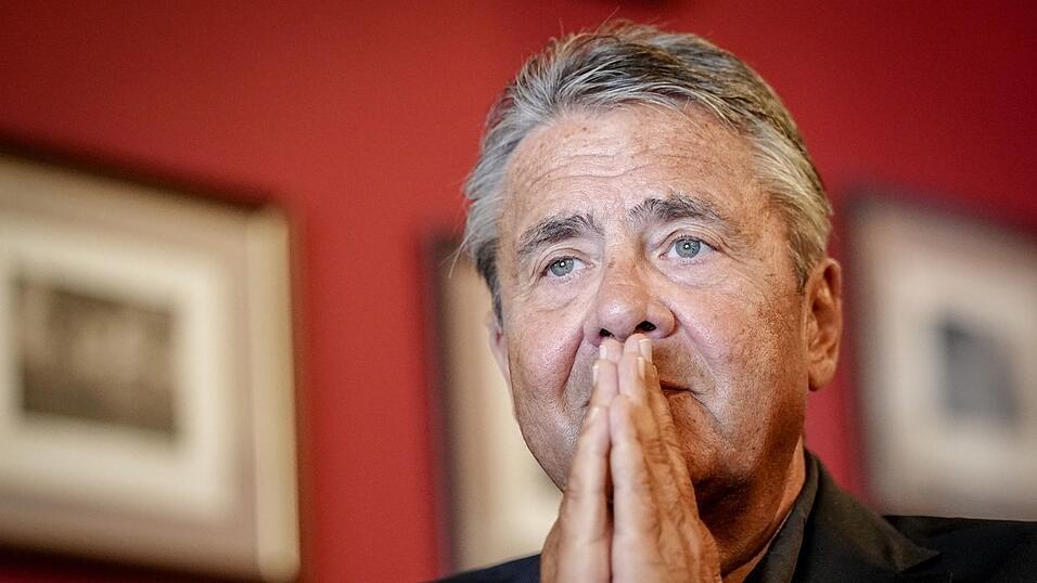 «Wir stehen durch die Wahl der AfD nicht unmittelbar vor der Zerstörung der Republik, wir sind nicht in Weimar», sagt der Ex-SPD-Chef. «Wir stehen durch die Wahl der AfD nicht unmittelbar vor der Zerstörung der Republik, wir sind nicht in Weimar», sagt der Ex-SPD-Chef.