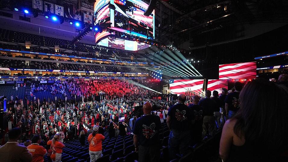 Bei ihrem Parteitag in Texas portr&auml;tieren Republikaner die Demokraten als eine radikal linke Bedrohung f&uuml;r die USA.