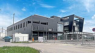 Bei Endor sind im Augenblick um die 150 Mitarbeiter beschäftigt. In Kürze sollen sie in das neue Firmengebäude im Landshuter Westen umziehen. Bei Endor sind im Augenblick um die 150 Mitarbeiter beschäftigt. In Kürze sollen sie in das neue Firmengebäude im Landshuter Westen umziehen.