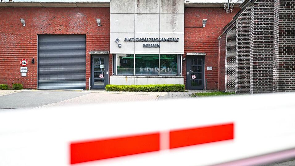 Die Staatsanwaltschaft ermittelt gegen 23 Verdächtige, darunter sechs Beschäftigte der Bremer Justizvollzugsanstalt. Die Staatsanwaltschaft ermittelt gegen 23 Verdächtige, darunter sechs Beschäftigte der Bremer Justizvollzugsanstalt.