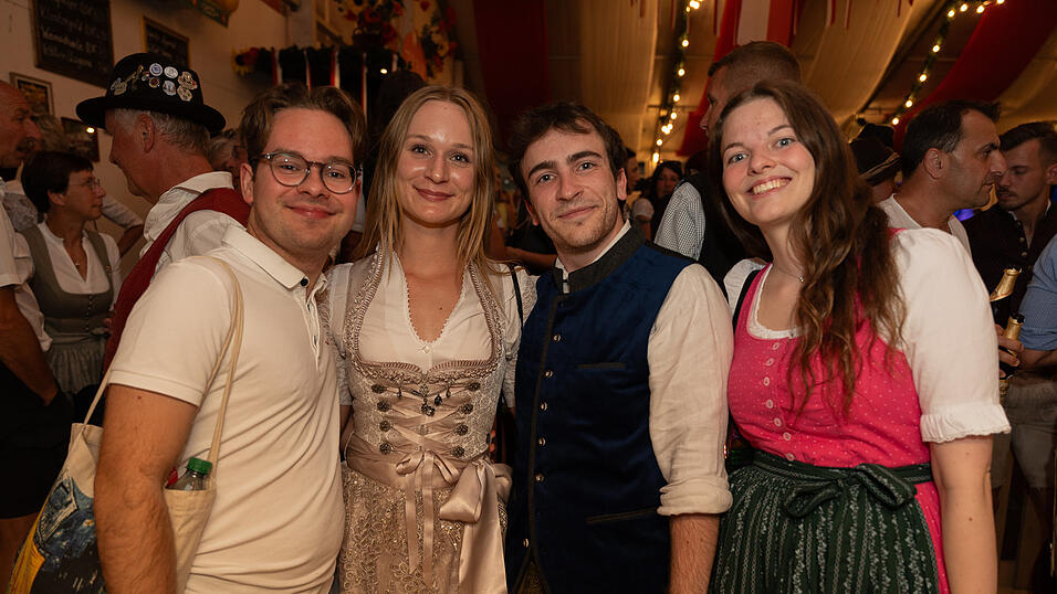 Die Partybilder vom Freitag, 11. August 2023, aus dem Festzelt Greindl. Die Partybilder vom Freitag, 11. August 2023, aus dem Festzelt Greindl.