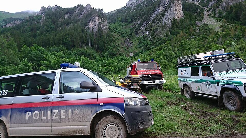 Rund 80 Meter ist ein Wanderer aus Bayern in den österreichischen Alpen abgestürzt - mit tödlichen Folgen. (Symbolbild) Rund 80 Meter ist ein Wanderer aus Bayern in den österreichischen Alpen abgestürzt - mit tödlichen Folgen. (Symbolbild)