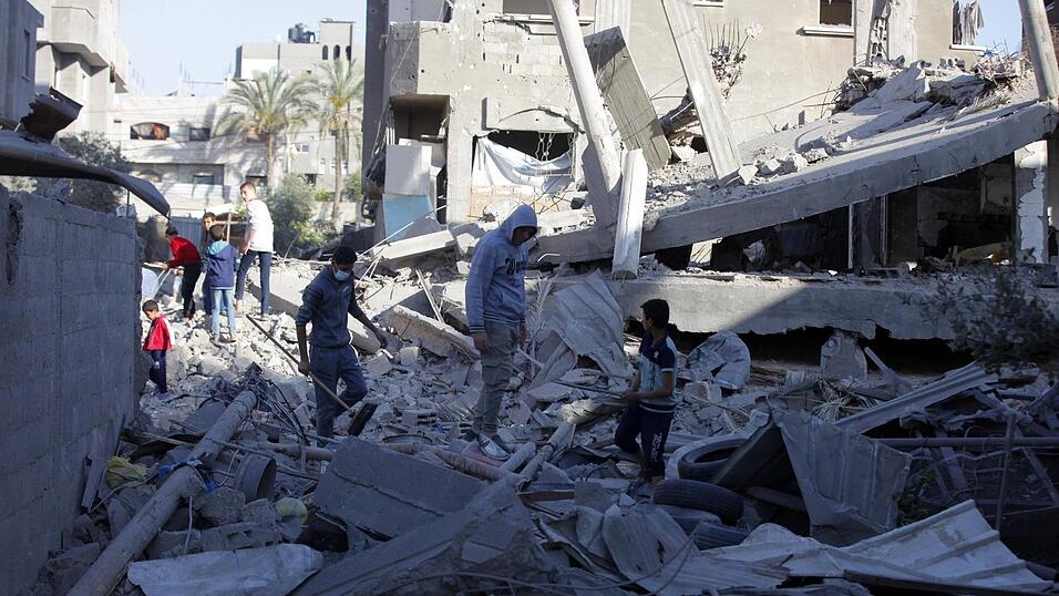 Israelische Bombenangriffe richten im Gazastreifen schwere Sch&auml;den an.