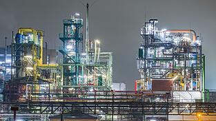 Die Chemie-Industrie verbraucht besonders viel Energie. (Archivbild)