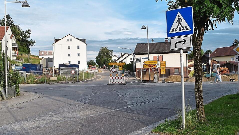 Bis zum Herbst soll der Kreisverkehr hier fertiggestellt werden. Bis zum Herbst soll der Kreisverkehr hier fertiggestellt werden.