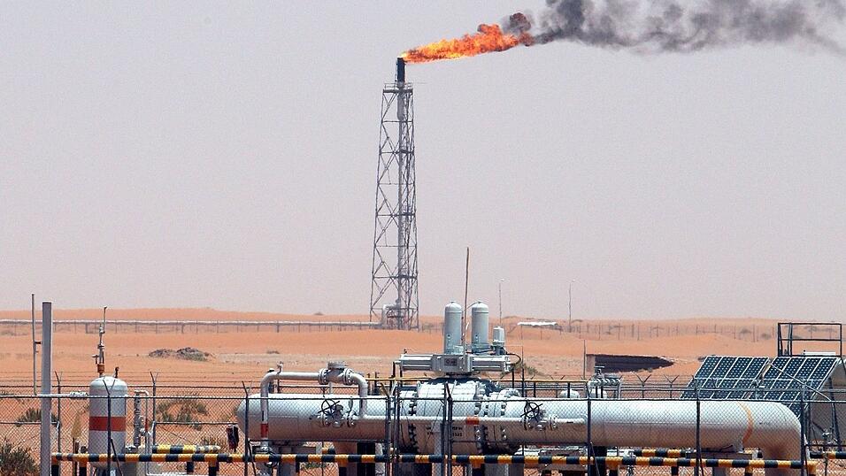 Blick auf ein saudi-arabischen Ölfeld, rund 160 Kilometer von Riad entfernt. (Archivbild)