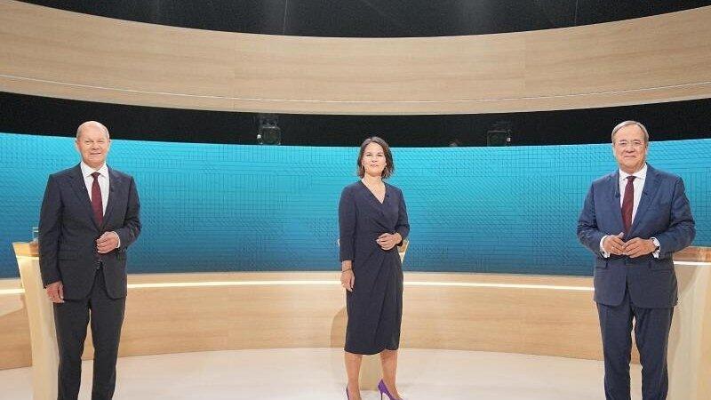 Kanzlerkandidat Olaf Scholz (SPD, l-r), Kanzlerkandidatin Annalena Baerbock (Bündnis90/Die Grünen) und Kanzlerkandidat Armin Laschet (CDU) beim vorangegangenen Triell. Kanzlerkandidat Olaf Scholz (SPD, l-r), Kanzlerkandidatin Annalena Baerbock (Bündnis90/Die Grünen) und Kanzlerkandidat Armin Laschet (CDU) beim vorangegangenen Triell.