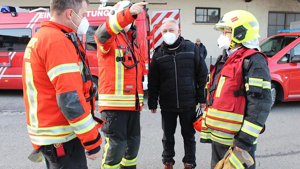 Feuerwehreinsatz in Straubing: Dort ist am Samstagnachmittag eine Scheune in Brand geraten.
