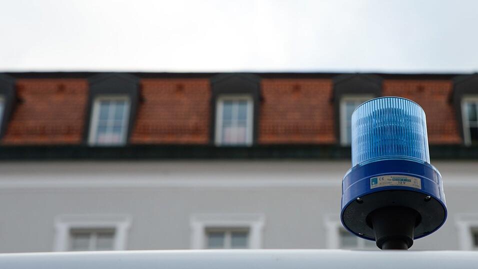 Ein Dieb soll in Obertraubling zwei Polizisten verletzt haben. (Symbolbild) Ein Dieb soll in Obertraubling zwei Polizisten verletzt haben. (Symbolbild)