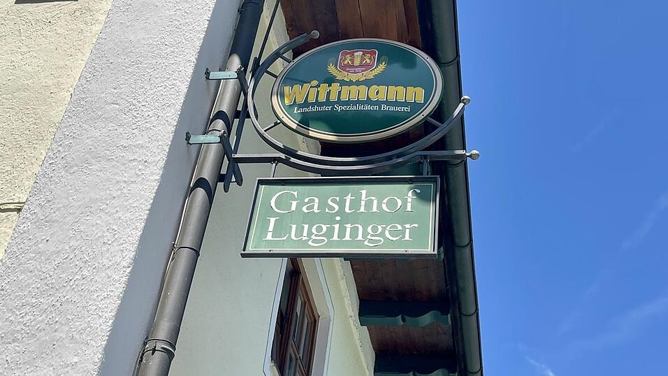 Seit 1948 hei&szlig;en die Wirte Luginger. Die Vorg&auml;nger, Familie Ahorner, sind direkte Ahnen und begannen 1872 die Gasthofgeschichte, hei&szlig;t es in der Mirskofener Dorfchronik.