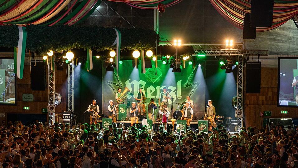 Die Partybilder vom Sonntag, 16. August, aus dem Festzelt Weckmann. Die Partybilder vom Sonntag, 16. August, aus dem Festzelt Weckmann.