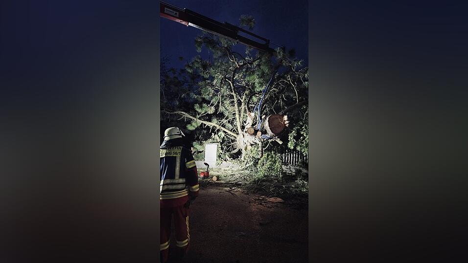 Auch die Freiwillige Feuerwehr Moosburg hatte zahlreiche Einsätze im Stadtgebiet zu bewältigen. Auch die Freiwillige Feuerwehr Moosburg hatte zahlreiche Einsätze im Stadtgebiet zu bewältigen.