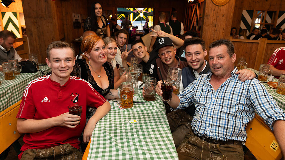 Die Partybilder vom Samstag, 17. August, aus dem Festzelt Weckmann. Die Partybilder vom Samstag, 17. August, aus dem Festzelt Weckmann.