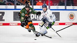 Zum vierten Mal in dieser Saison treffen die Straubing Tigers um Elis Hede (r.) am Freitagabend auf Keaton Thompson und die Grizzlys Wolfsburg - die ersten drei Duelle gingen allesamt an die Niederbayern.