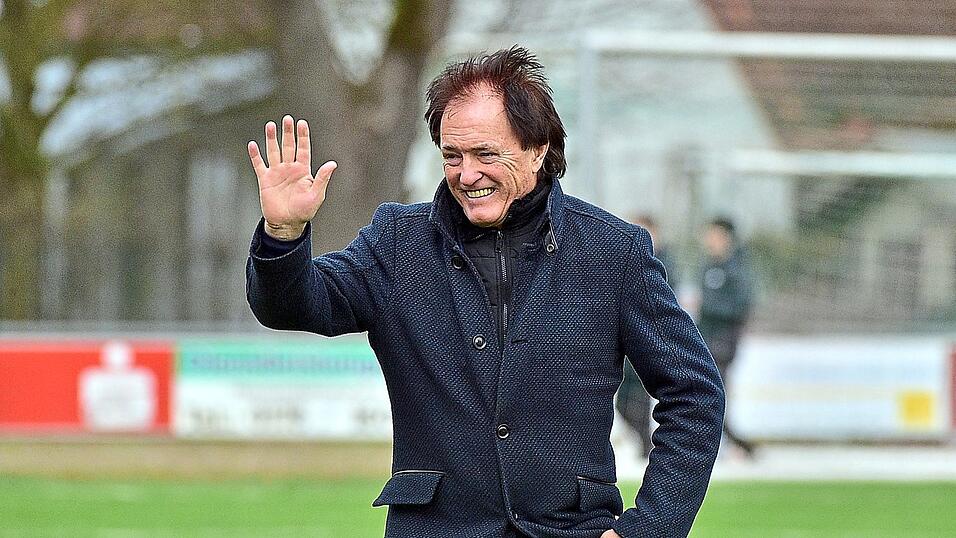 'Uns fehlt leider der dauerhafte Flow', beschreibt Heribert Ketterl die Situation beim TSV Bogen, den er aktuell - zum zweiten Mal - trainiert. Um die Bogener wieder mindestens zum direkten Klassenerhalt in der Landesliga zu f&uuml;hren, d&uuml;rfte nicht zuletzt auch wieder das p&auml;dagogische K&ouml;nnen des Schulamtsdirektors gefragt sein.