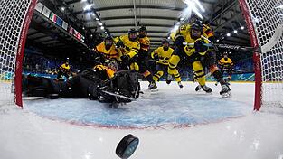 Deutschland verliert das Auftaktspiel beim olympischen Eishockeyturnier der Frauen.