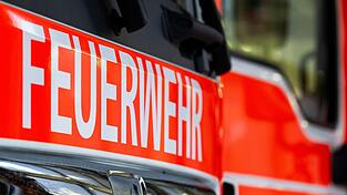 Rund 200 Einsatzkräfte bekämpfen den Brand auf einem Bauernhof im oberbayerischen Gmund am Tegernsee. (Symbolbild) Rund 200 Einsatzkräfte bekämpfen den Brand auf einem Bauernhof im oberbayerischen Gmund am Tegernsee. (Symbolbild)