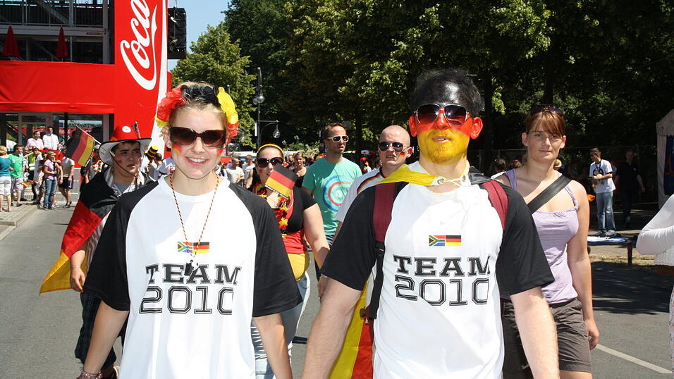 Christian Fertl war am Sonntag auf der Fanmeile in Berlin und erlebte dort das Achtelfinale gegen England auf Gro&szlig;leinwand.
