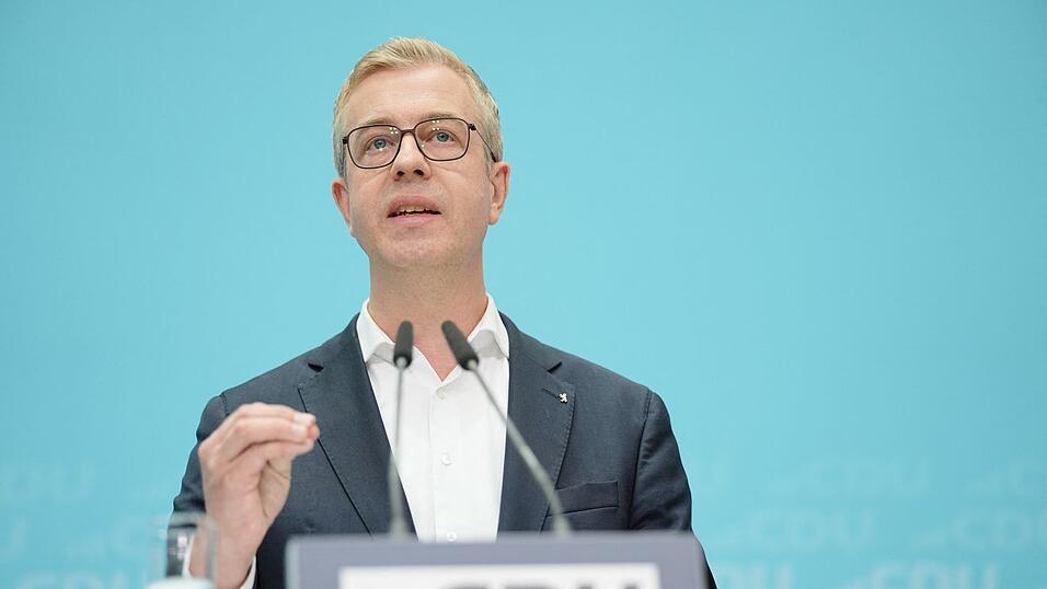 CDU-Spitzenkandidat Stefan Evers kann sich nach der Berlin-Wahl Gespräche mit den Parteien der Mitte vorstellen. CDU-Spitzenkandidat Stefan Evers kann sich nach der Berlin-Wahl Gespräche mit den Parteien der Mitte vorstellen.