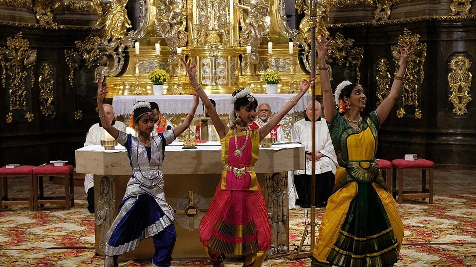 Pater Sunny Kodiyan, Prior der Straubinger Karmeliten, feiert am Sonntag, 26. Juni, um 10 Uhr, sein 40-jähriges Priesterjubiläum. Pater Sunny Kodiyan, Prior der Straubinger Karmeliten, feiert am Sonntag, 26. Juni, um 10 Uhr, sein 40-jähriges Priesterjubiläum.