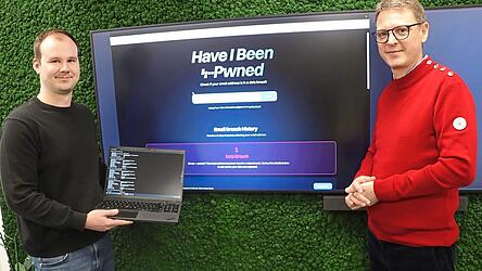 Wer wissen will, ob seine E-Mail-Adresse in bekannten Datenlecks aufgetaucht ist, kann sie bei &bdquo;Have I Been Pwned&ldquo; eingeben. Der Dienst gleicht die Adresse mit einer Datenbank ver&ouml;ffentlichter Sicherheitsvorf&auml;lle ab, verraten Tobias Rademann (rechts) und Ben Kreitinger von der R.iT GmbH.