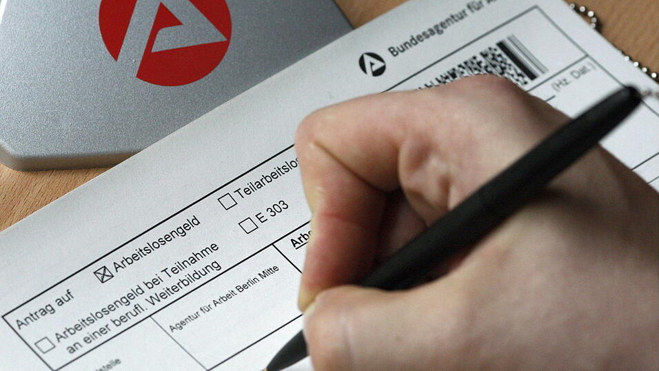 Die Staatsanwaltschaft warf dem jungen Mann vor, eine Nebenbeschäftigung verschwiegen zu haben, als er im Frühjahr 2025 seinen Antrag auf Arbeitslosengeld ausfüllte. (Symbolfoto) Die Staatsanwaltschaft warf dem jungen Mann vor, eine Nebenbeschäftigung verschwiegen zu haben, als er im Frühjahr 2025 seinen Antrag auf Arbeitslosengeld ausfüllte. (Symbolfoto)