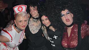 Ganz schön gruselig, die Truppe...