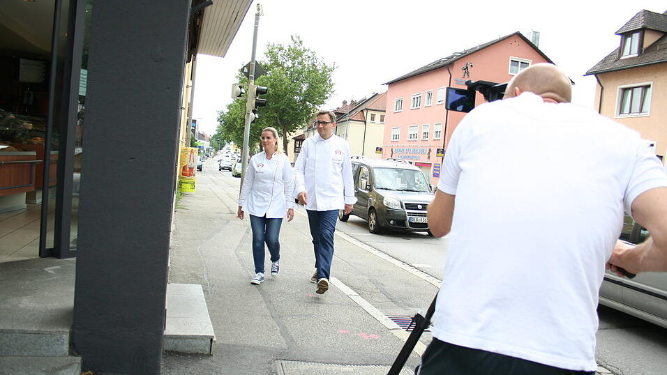 Die Belegschaft der B&auml;ckerei Steinleitner in Straubing durfte sich am Dienstag &uuml;ber den Besuch eines ZDF-Fernsehteams freuen.