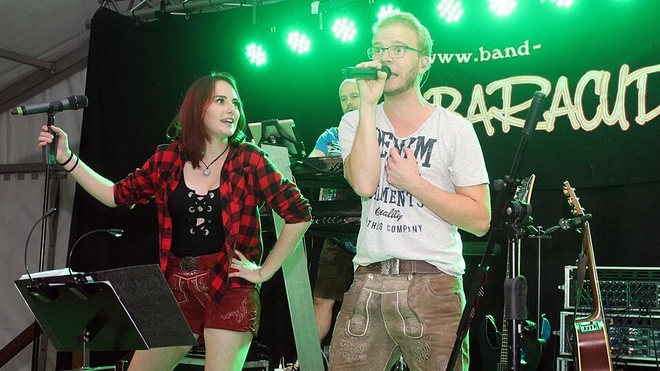 Die besten Bilder vom Wein- und Wei&szlig;bierfest des Burschenvereins Arth und der M&auml;dchengruppe.