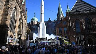 Das Bürgerfest begann mit einem symbolischen Raketenstart. Das Bürgerfest begann mit einem symbolischen Raketenstart.