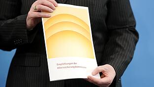 Die Rentenkommission empfiehlt die Abschaffung der «Rente mit 63». (Archivbild) Die Rentenkommission empfiehlt die Abschaffung der «Rente mit 63». (Archivbild)