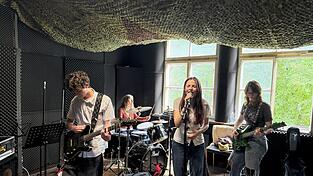 Die Band „Viridis“ in ihrem Probenraum im Straubinger Bandhaus. Die Band „Viridis“ in ihrem Probenraum im Straubinger Bandhaus.