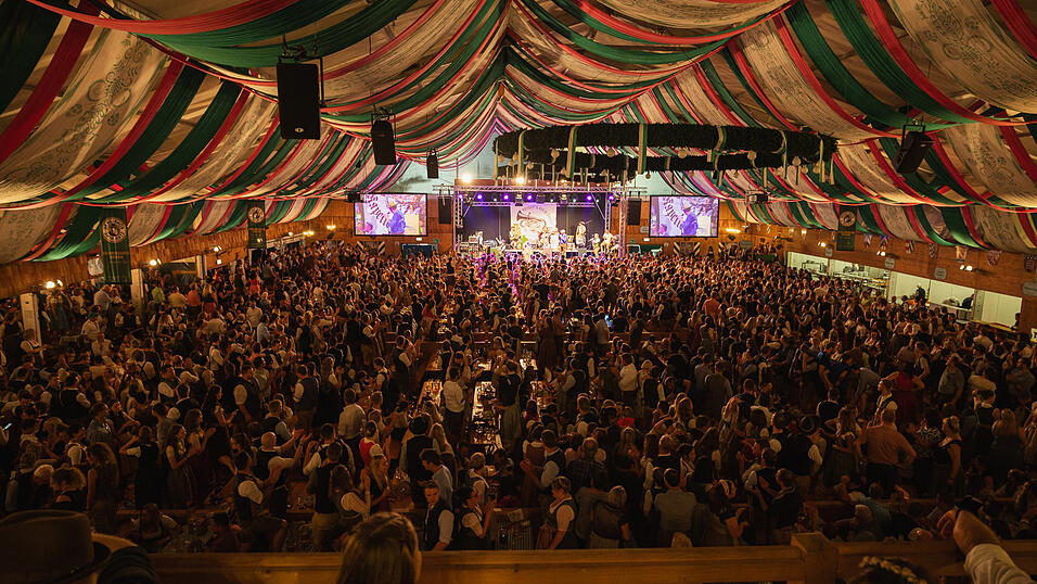 Die Partybilder vom Sonntag, 18. August, aus dem Festzelt Weckmann. Die Partybilder vom Sonntag, 18. August, aus dem Festzelt Weckmann.