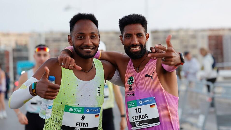 Amanal Petros (r) nahm Samuel Fitwi (l) den deutschen Marathon-Rekord wieder ab. Amanal Petros (r) nahm Samuel Fitwi (l) den deutschen Marathon-Rekord wieder ab.