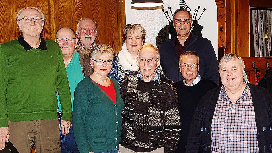 Die Vorstandschaft, von links: Ekkehard Hollschwandner, Richard Sch&ouml;nberger, Martin Eicher, Christiane Pedolzky, Claudia Fuchs, Franz Krug, Harald Dietlmeier, Christoph Mahlendorf und Anton Rothfischer.