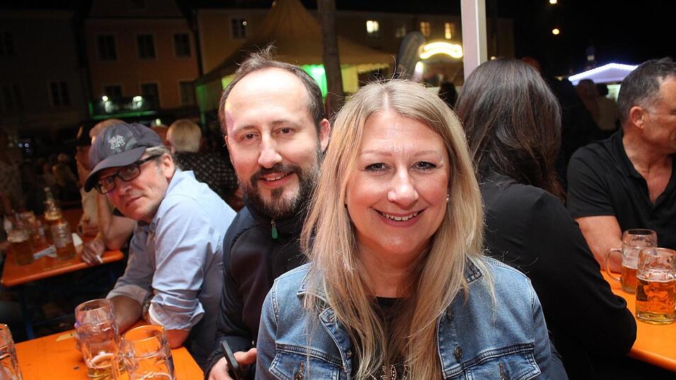 Viele Landshuter genossen ihren Freitagabend auf dem Bismarckplatzfest.