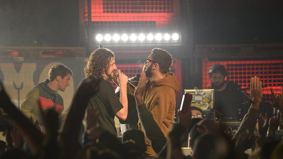 Bevor Liquid alleine auf der B&uuml;hne stand, trat er mit Demograffics f&uuml;r ein paar Songs auf.